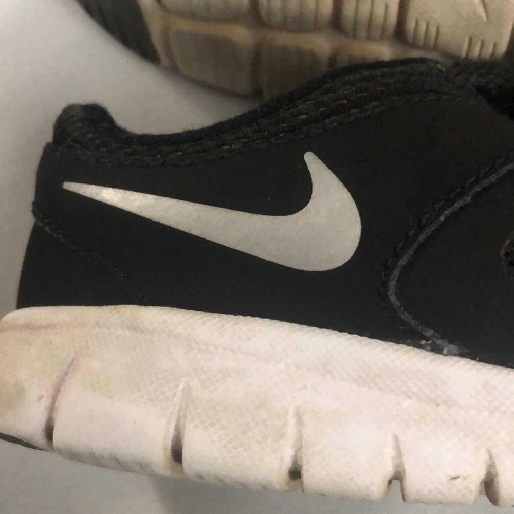 Nike youth black mesh and leather shoes size 12.5c